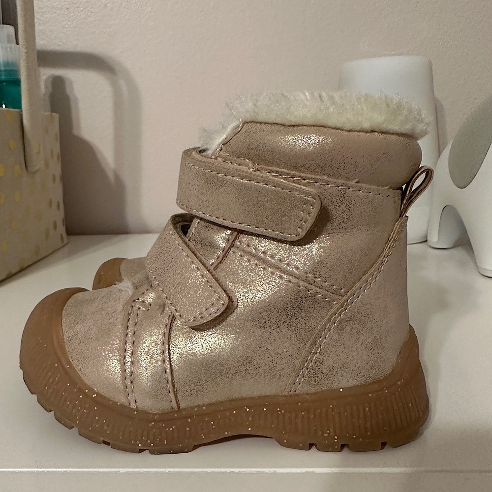 Cat and Jack pink fur-lined boots
